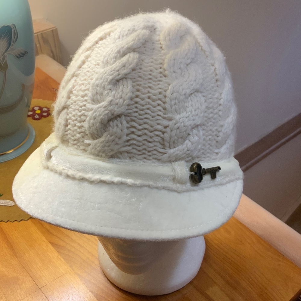 Fossil Women's Cream Knit Cap velvet & wool winter brimmed hat
